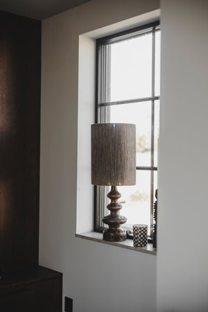 Aelia bordslampa i trä och linne, brun 76 cm