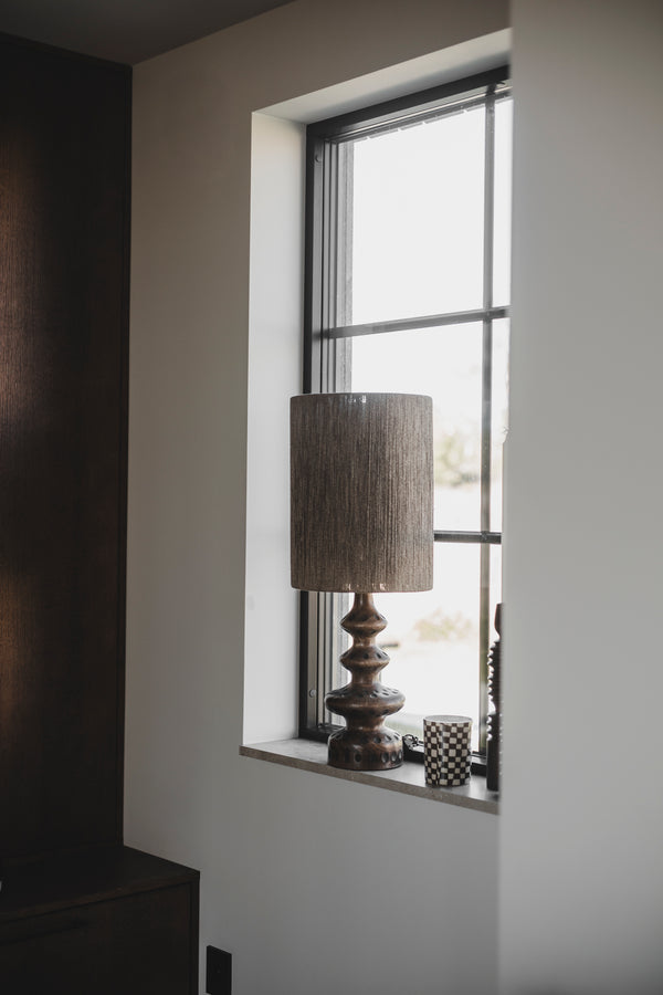 Aelia bordslampa i trä och linne, brun 76 cm