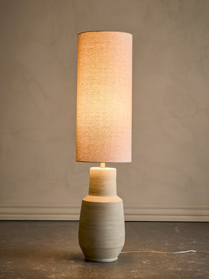 Linetta Golvlampa i stengods, vit, 113 cm
