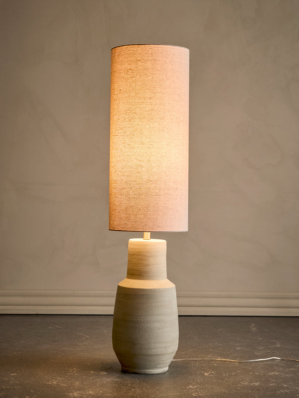 Linetta Golvlampa i stengods, vit, 113 cm