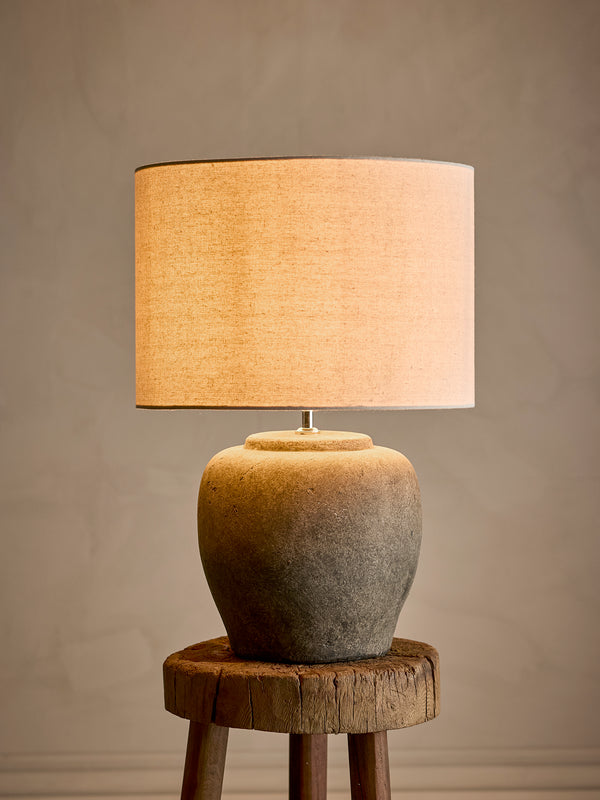 Isabelle Bordslampa i stengods, grå, 62 cm